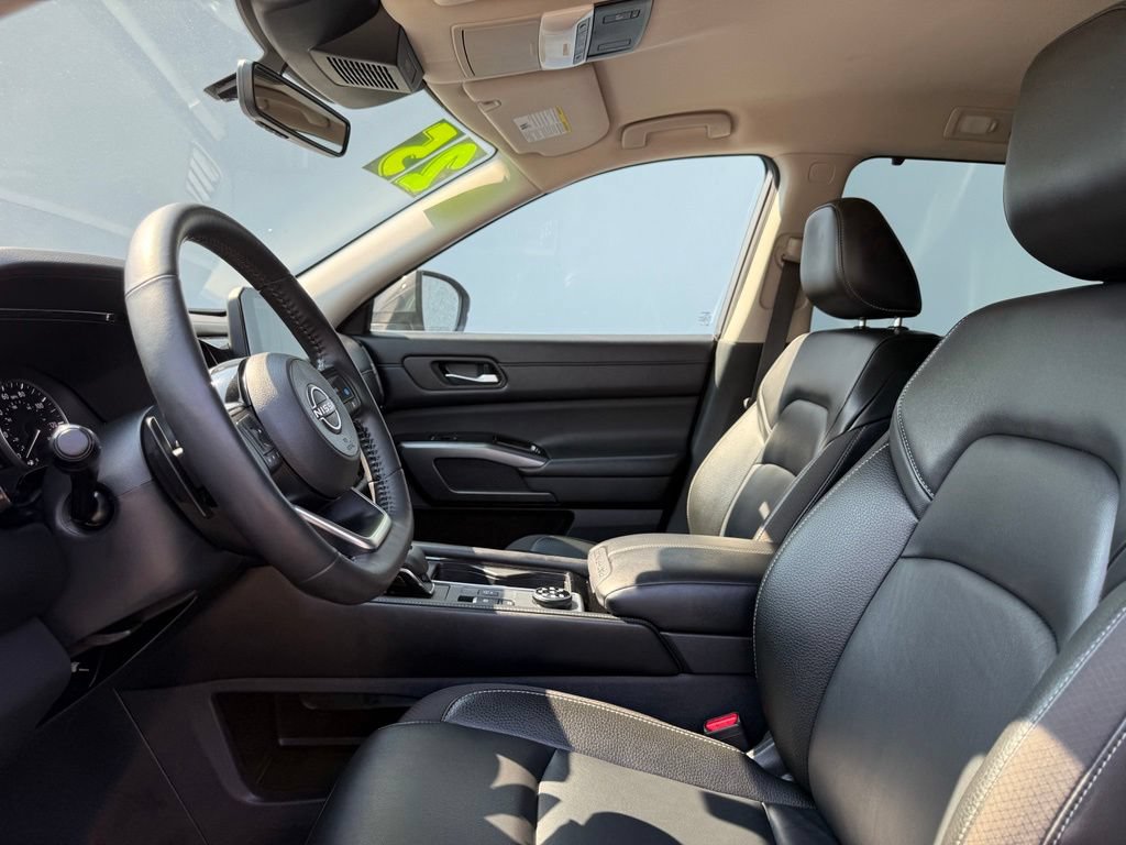Certified 2025 Nissan Pathfinder SL AWD/4WD image 13