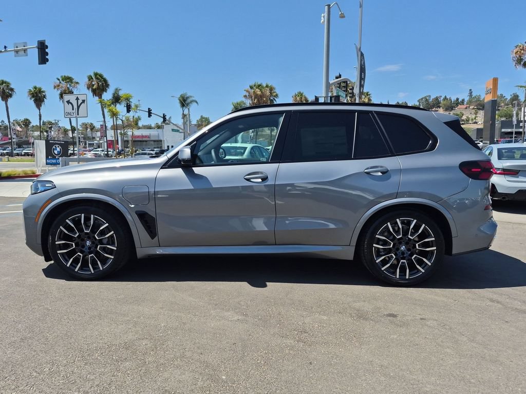 New 2026 BMW X5 xDrive50e w/ M Sport Package AWD/4WD image 5