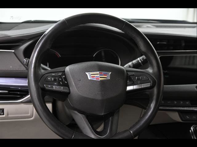 Certified 2023 Cadillac XT4 Luxury w/ Cold Weather Package image 7