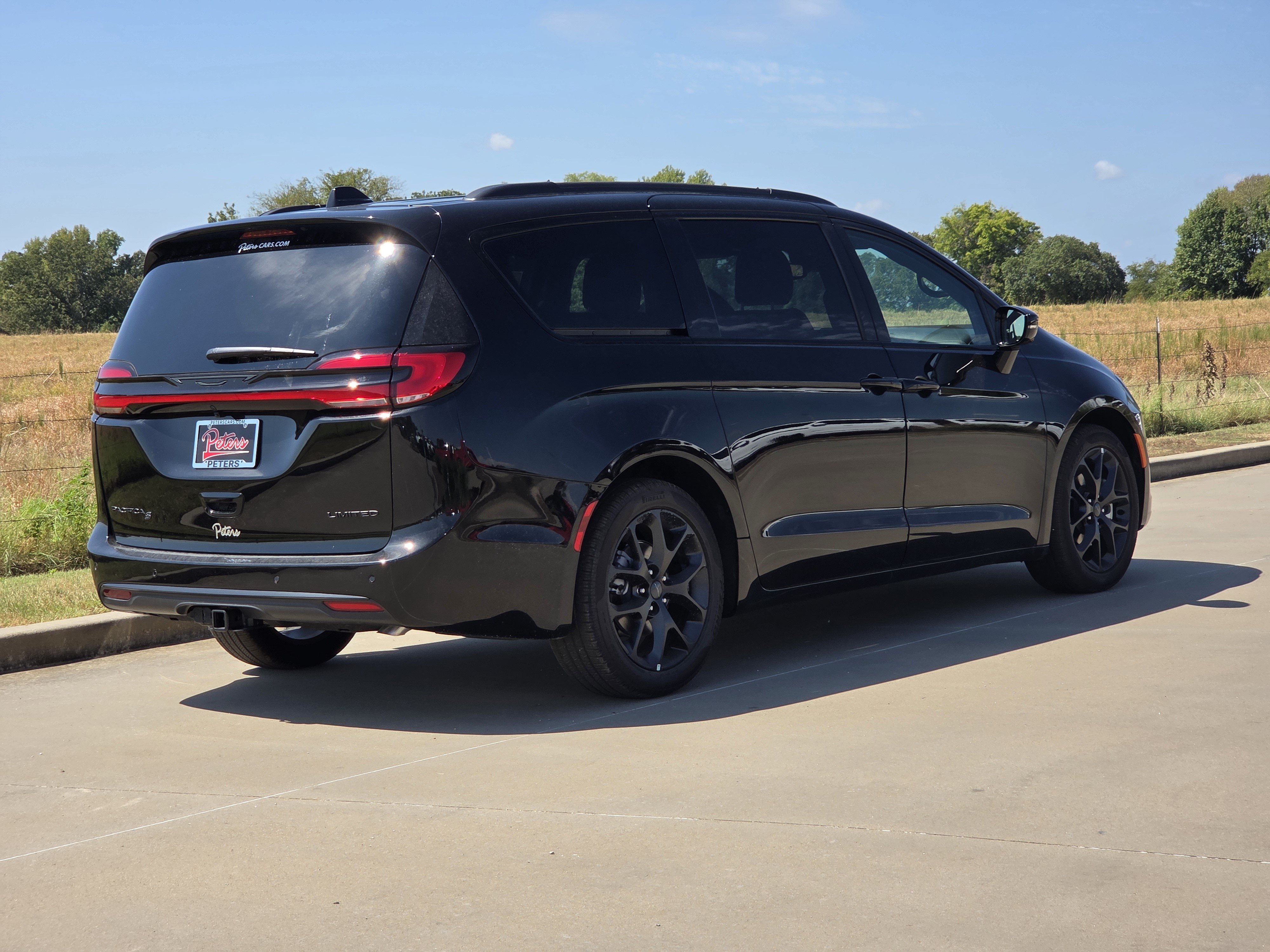 New 2027 Chrysler Pacifica Limited w/ Trailer Tow Group FWD image 3
