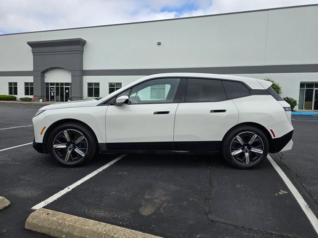 Used 2024 BMW iX xDrive50 w/ Sport Package AWD/4WD image 12