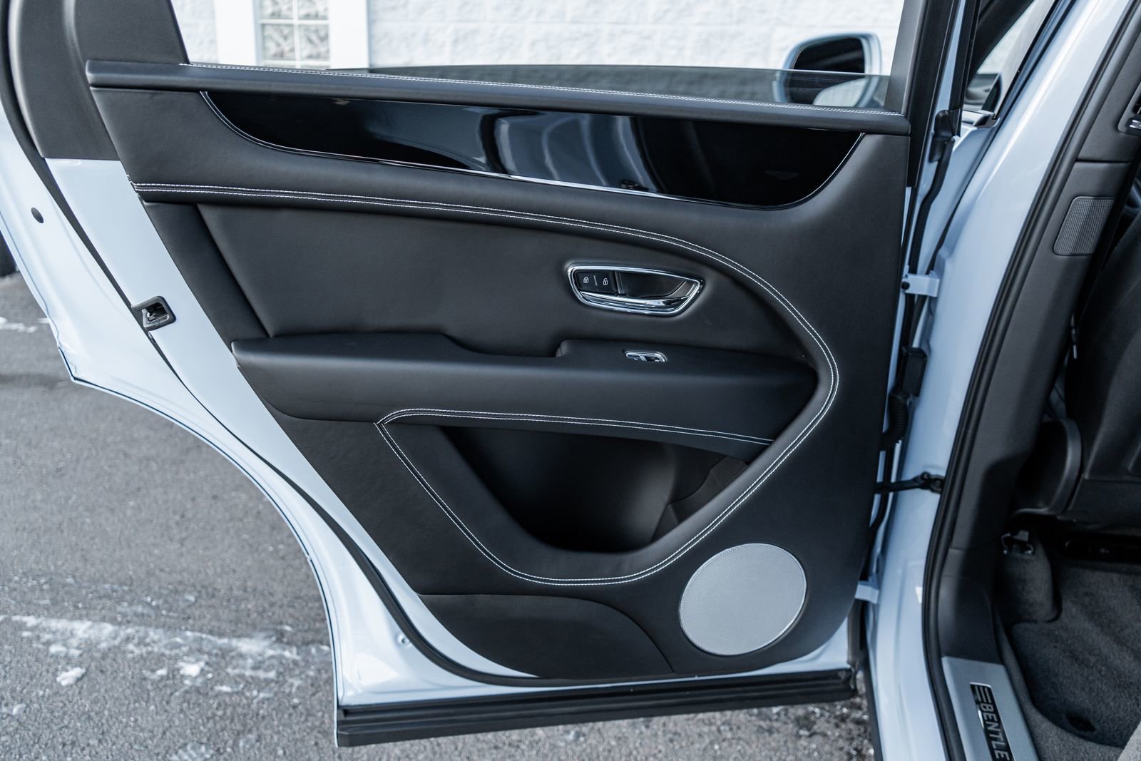 Certified 2022 Bentley Bentayga image 35