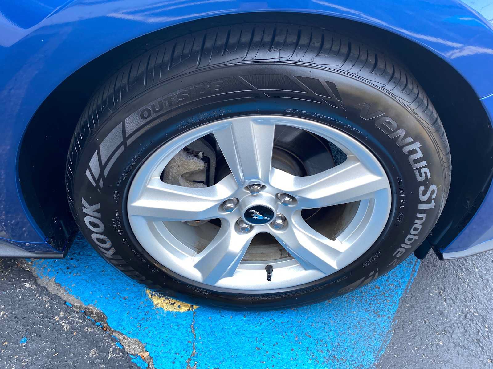 Used 2018 Ford Mustang Coupe RWD image 32