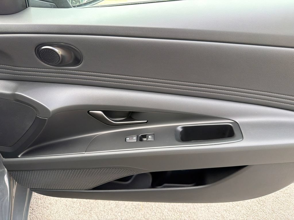 New 2026 Hyundai Elantra Sport FWD image 15
