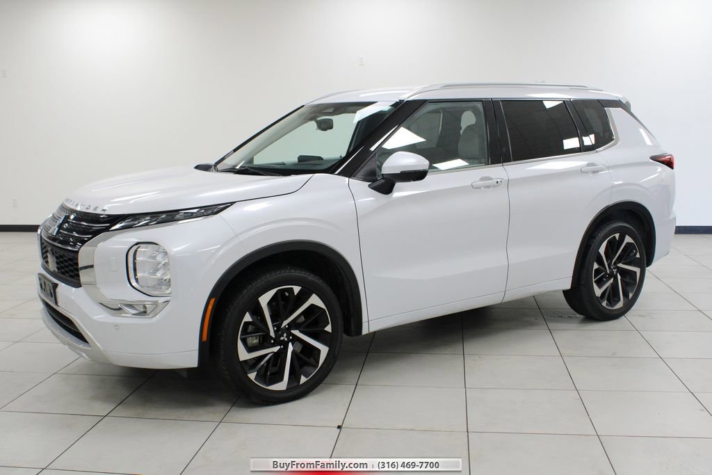 Used 2024 Mitsubishi Outlander SEL image 1