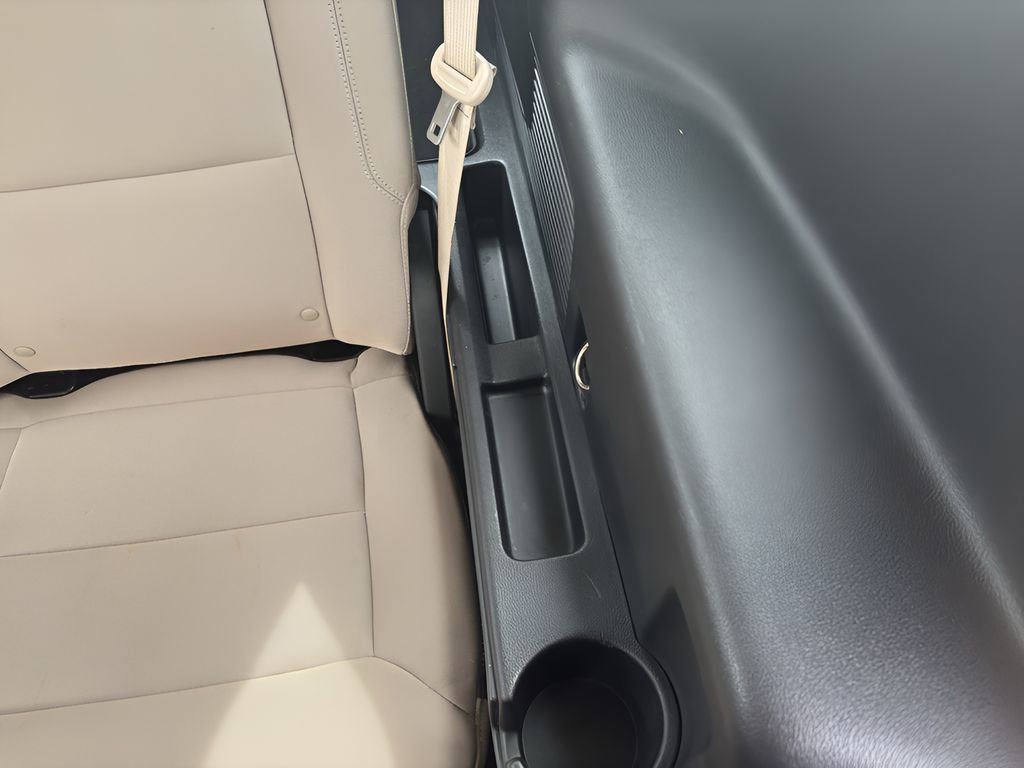 Used 2021 Ford Explorer XLT image 13