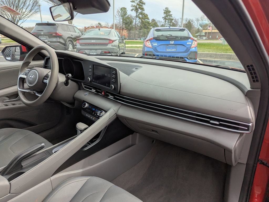Used 2021 Hyundai Elantra SEL w/ Cargo Package image 15