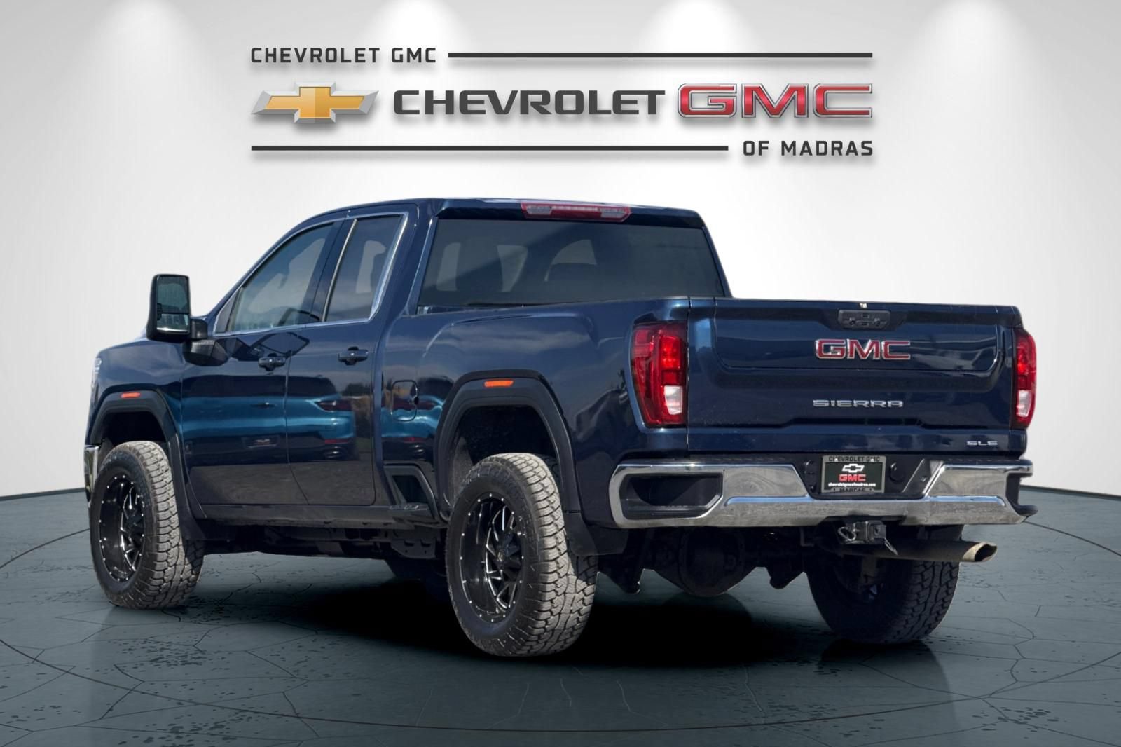 Used 2023 GMC Sierra 2500 SLE w/ SLE Convenience Package AWD/4WD image 5