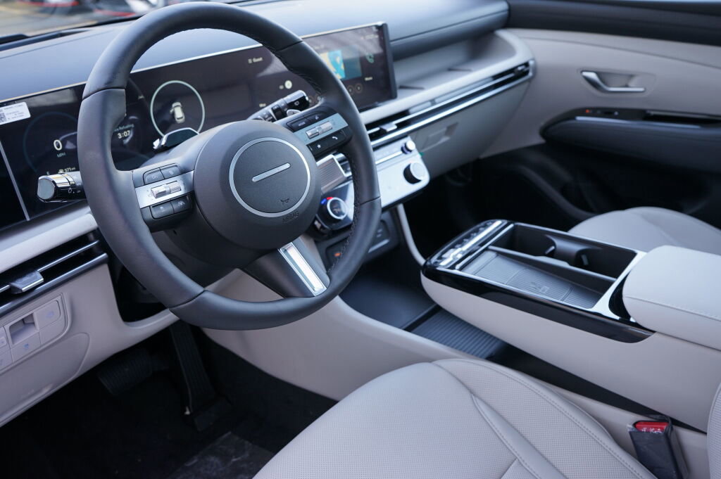 New 2025 Hyundai Tucson Limited image 9