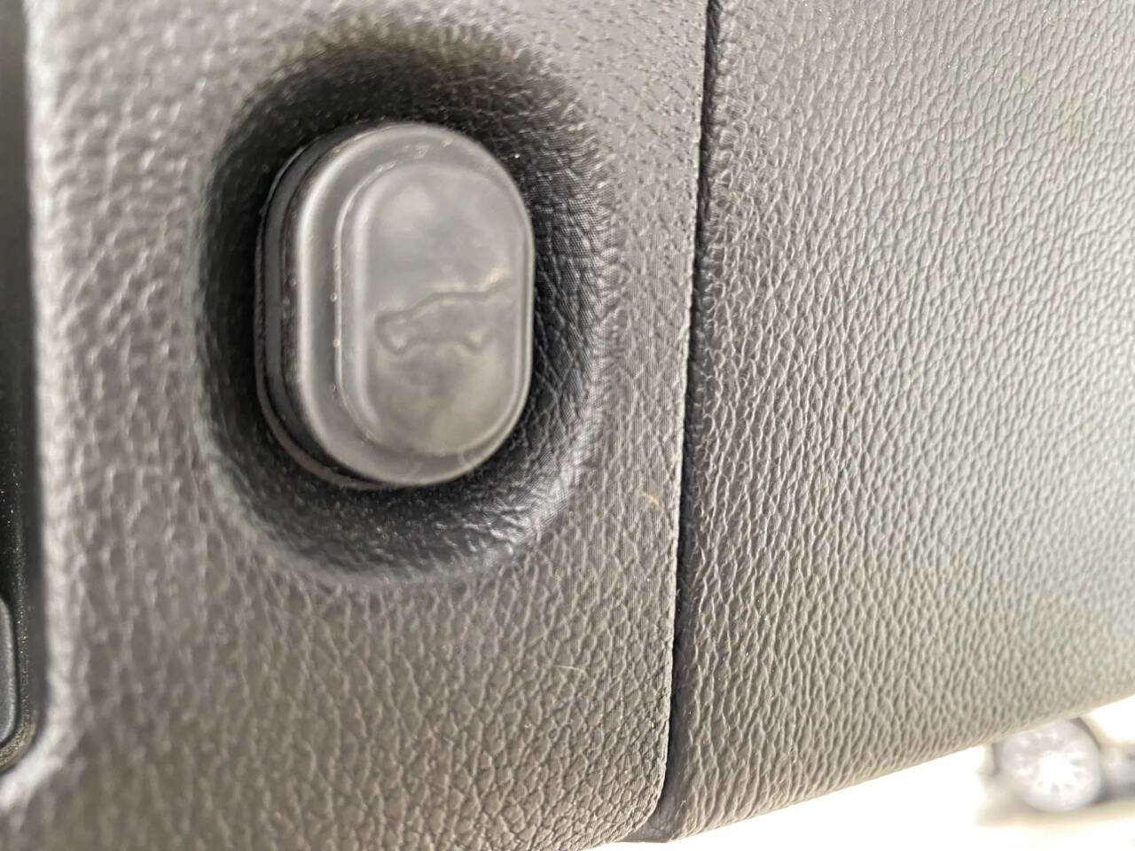 Used 2020 GMC Yukon XL Denali image 26