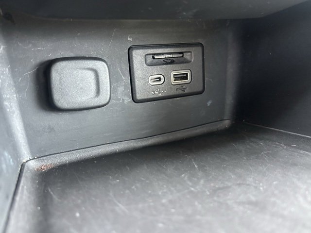 Used 2023 GMC Acadia SLT w/ Technology Package image 32