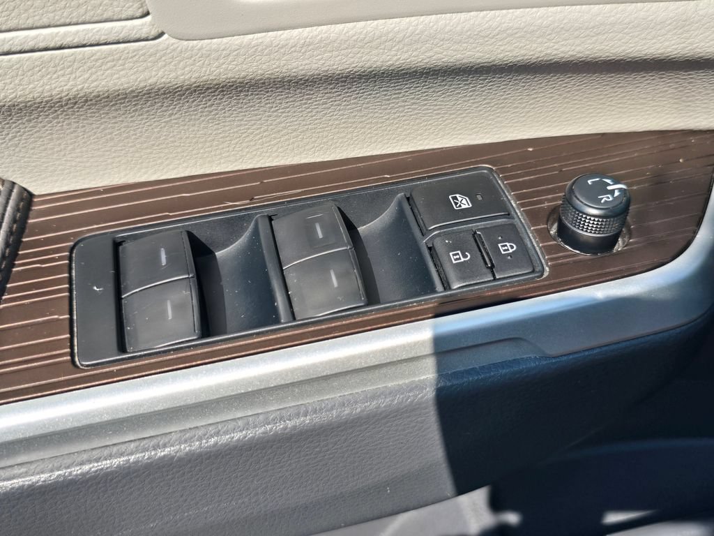Certified 2024 Toyota Sienna XLE FWD image 25