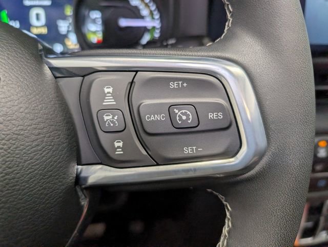 Used 2025 Jeep Wrangler Unlimited Sahara w/ Safety Group AWD/4WD image 17