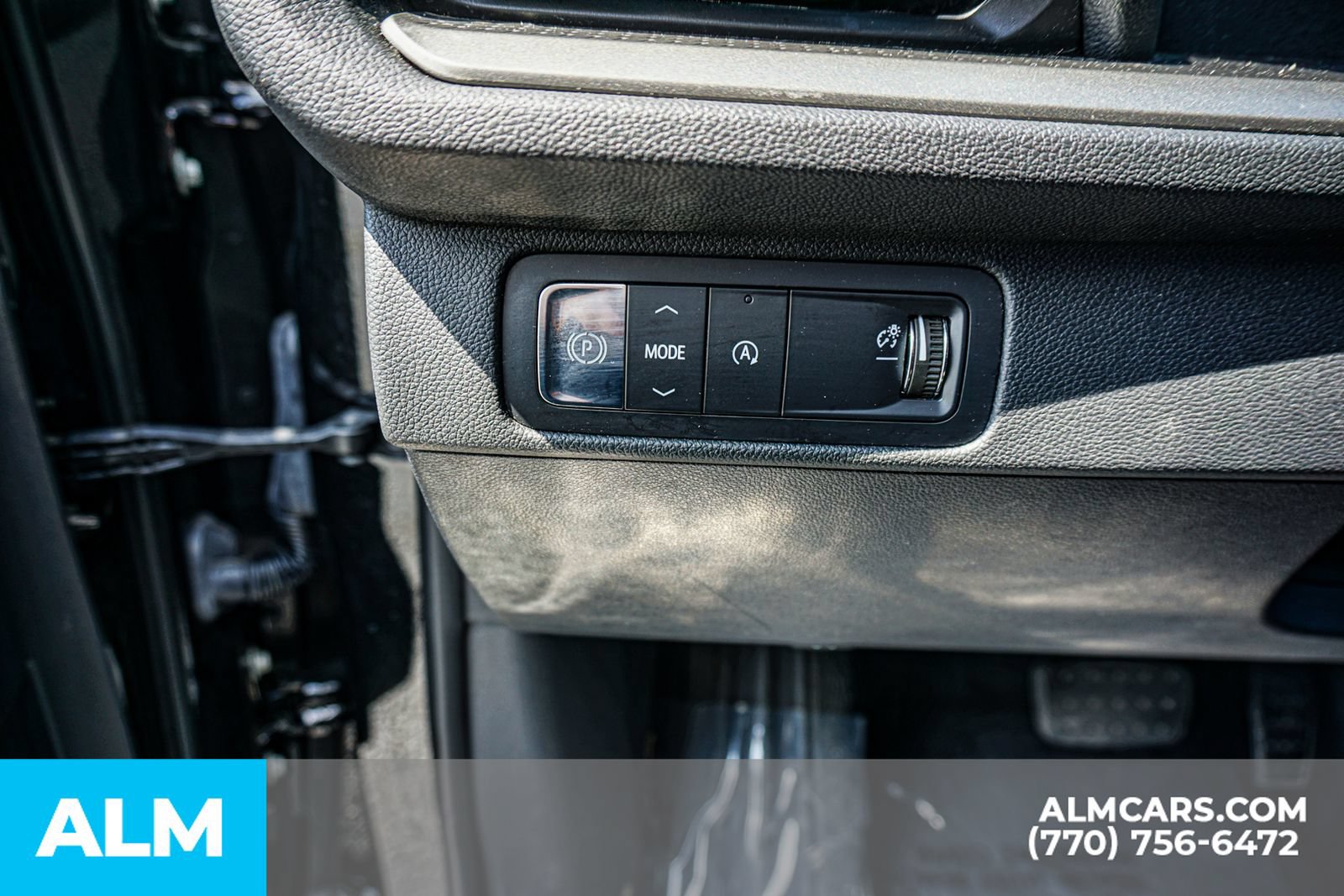 Used 2025 Chevrolet Traverse LT FWD image 38