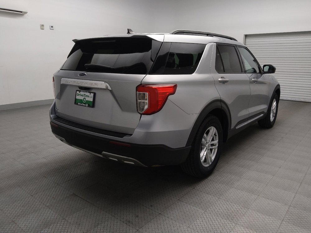 Used 2023 Ford Explorer XLT w/ Equipment Group 202A image 9