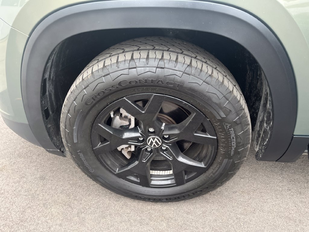 Used 2024 Volkswagen Atlas Peak Edition SE AWD/4WD image 28