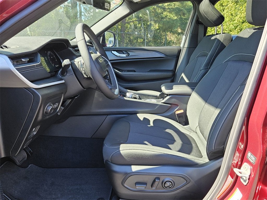 New 2025 Jeep Grand Cherokee Laredo X w/ Luxury Tech Group I image 10