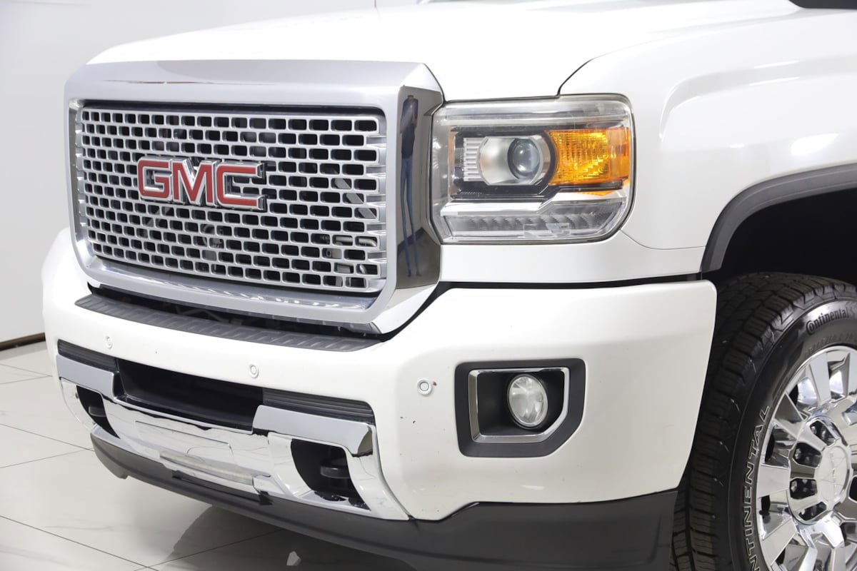 Used 2016 GMC Sierra 2500 Denali w/ Suspension Package, Off-Road AWD/4WD image 49