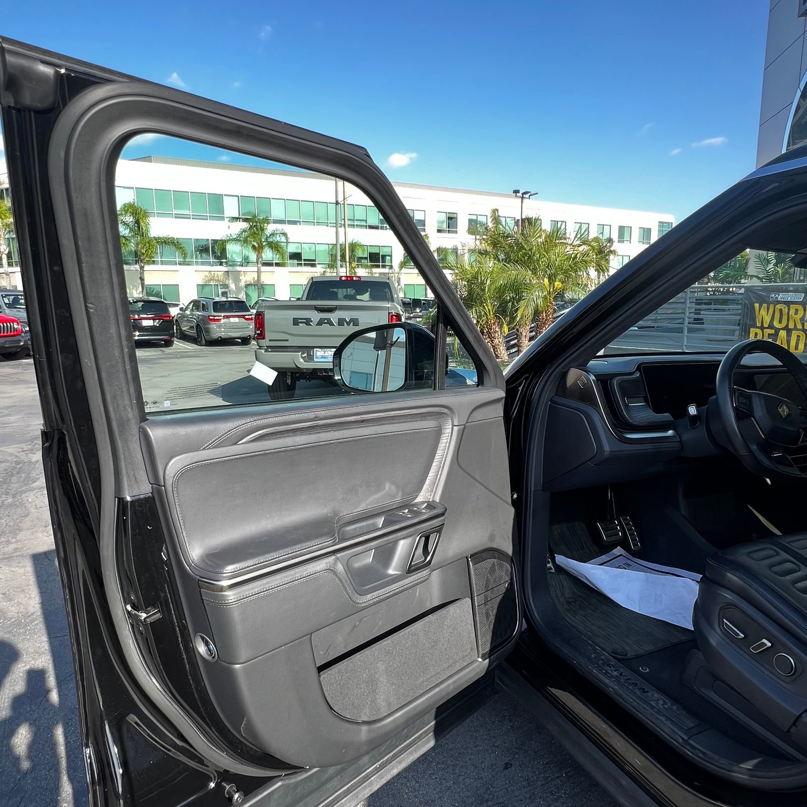 Used 2023 Rivian R1S Adventure AWD/4WD image 20