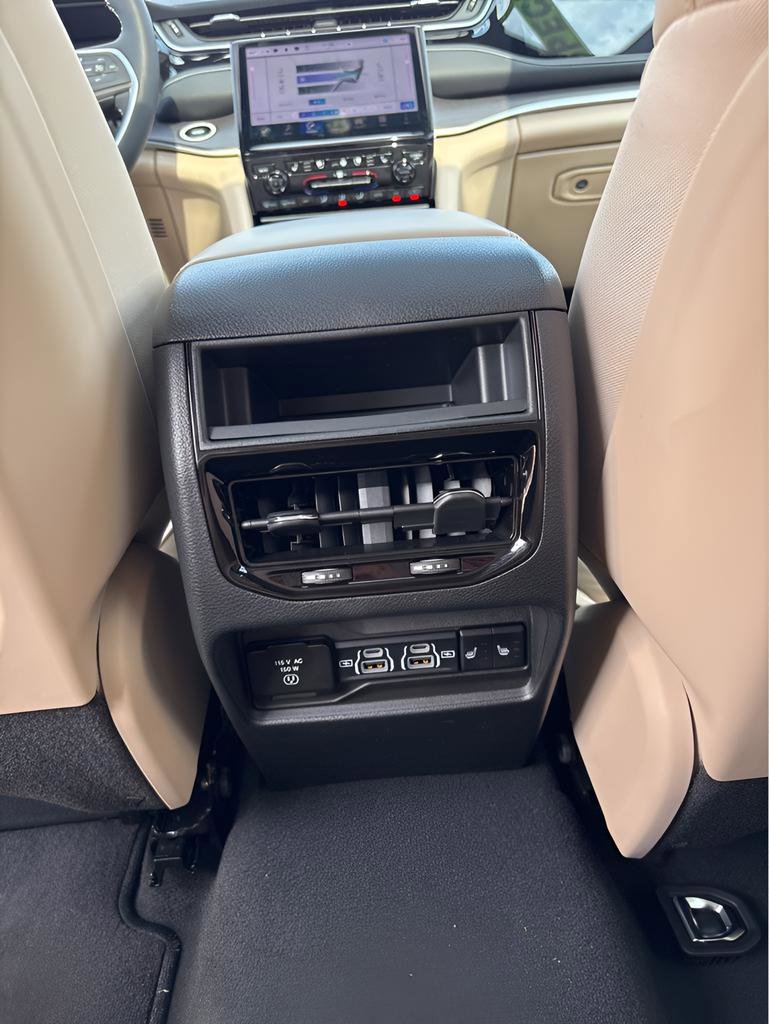 New 2024 Jeep Grand Cherokee Limited 4xe w/ Luxury Tech Group II image 35