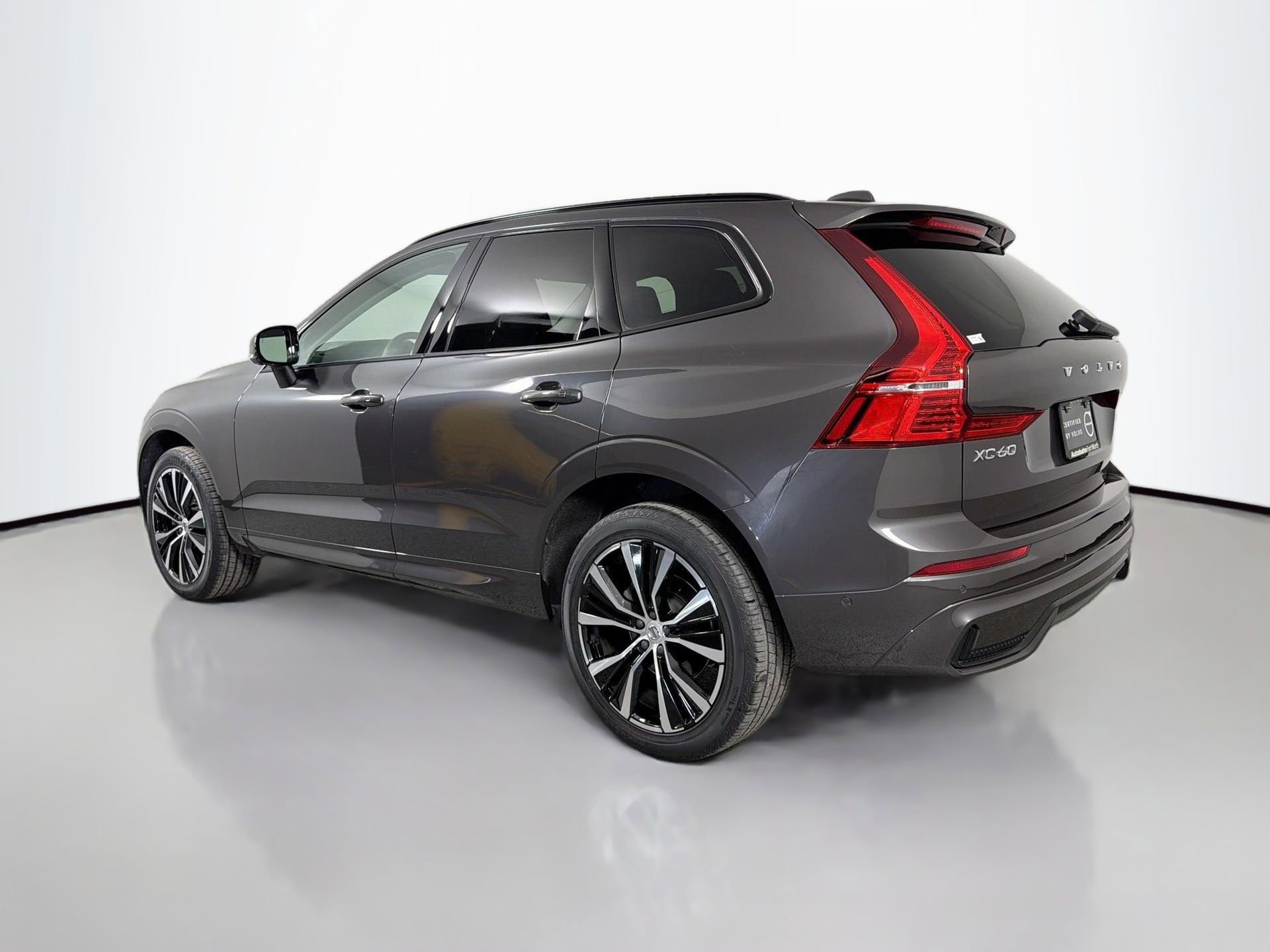 Certified 2023 Volvo XC60 B5 Plus FWD image 8