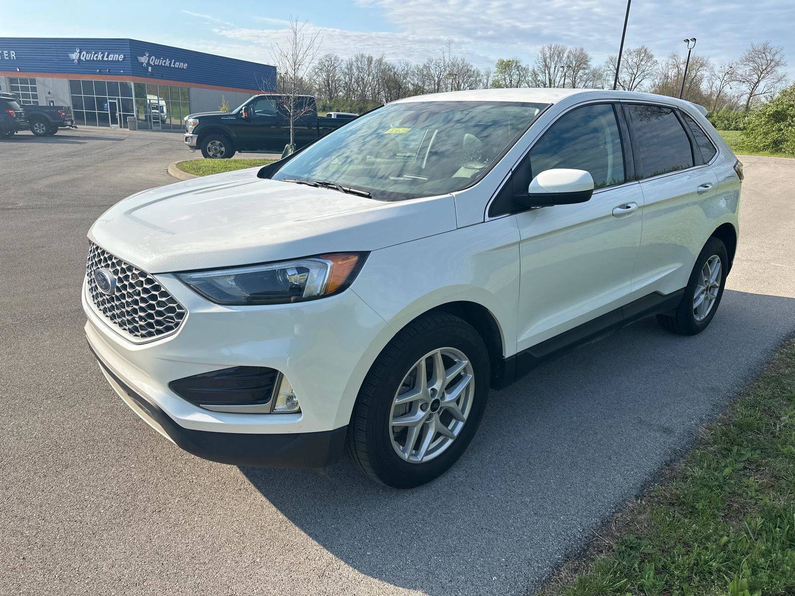 Certified 2023 Ford Edge SEL w/ Convenience Package AWD/4WD image 2
