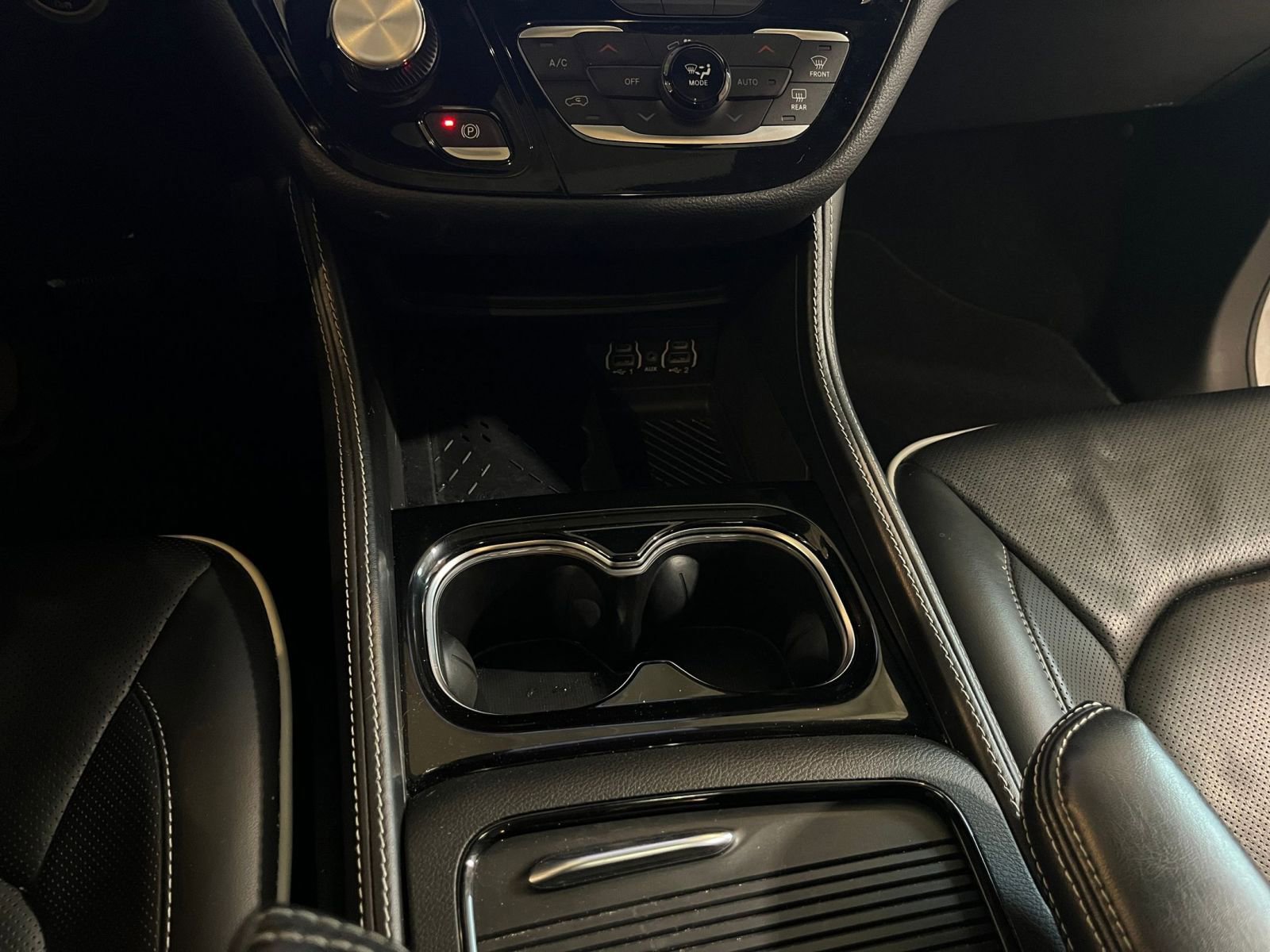 Used 2025 Chrysler Pacifica Limited FWD image 45