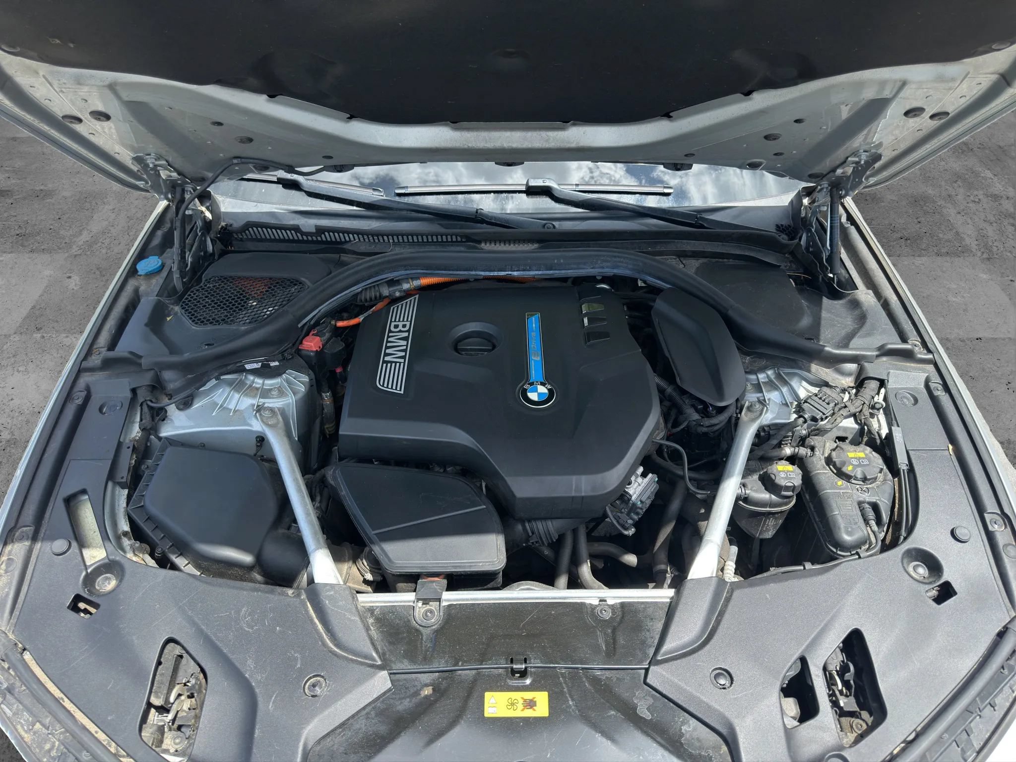 Used 2019 BMW 530e xDrive w/ Convenience Package AWD/4WD image 9
