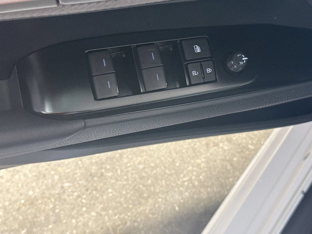 Used 2026 Toyota Camry SE FWD image 18
