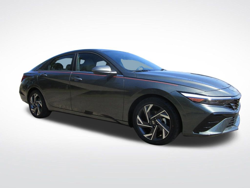 Used 2025 Hyundai Elantra Limited image 5