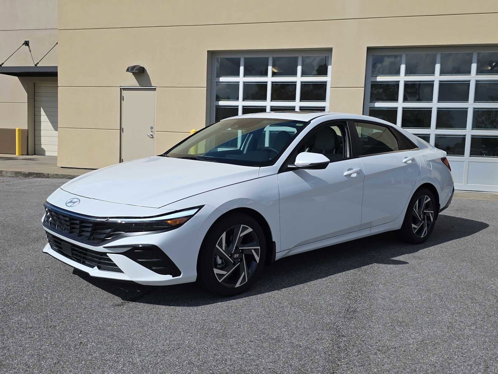 New 2025 Hyundai Elantra Limited image 3