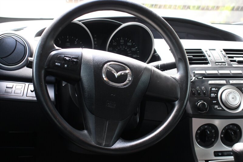 Used 2011 MAZDA MAZDA3 i Sport FWD image 16