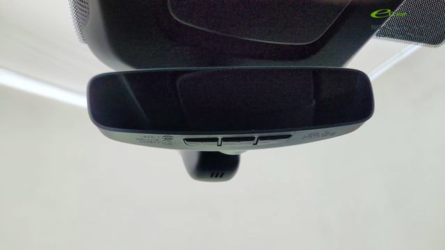 Used 2025 Porsche Macan Electric RWD image 55