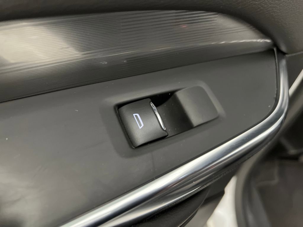 Used 2024 Cadillac XT4 Premium Luxury image 17