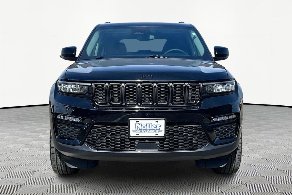 Used 2023 Jeep Grand Cherokee Limited w/ Black Appearance Package image 3