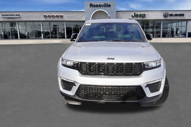 New 2025 Jeep Grand Cherokee Limited w/ Black Appearance Package image 8