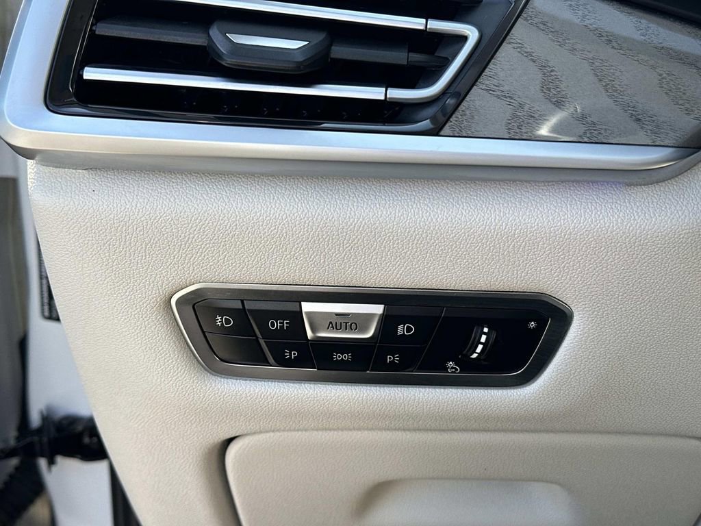 Used 2022 BMW X7 xDrive40i w/ Premium Package AWD/4WD image 17