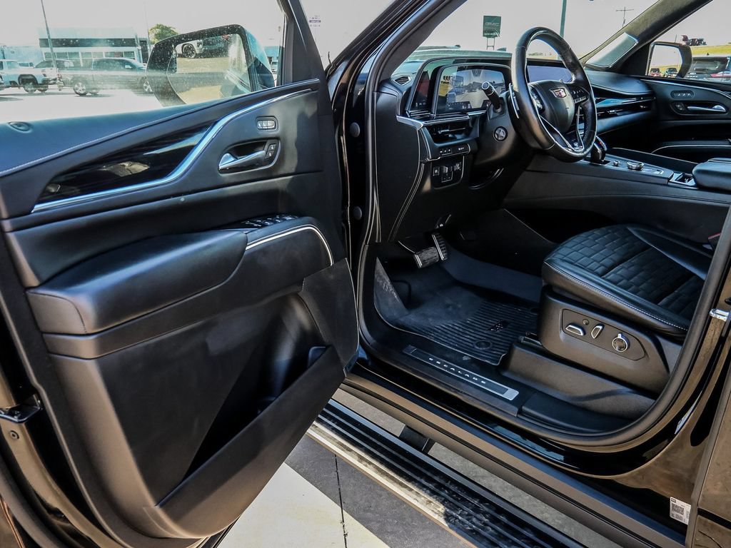 Used 2023 Cadillac Escalade ESV V w/ LPO, ONYX Package AWD/4WD image 36