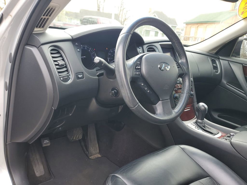 Used 2017 INFINITI QX50 2WD w/ Deluxe Touring Package image 14