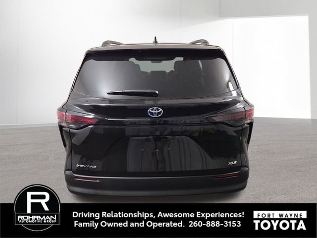 New 2025 Toyota Sienna XLE image 7