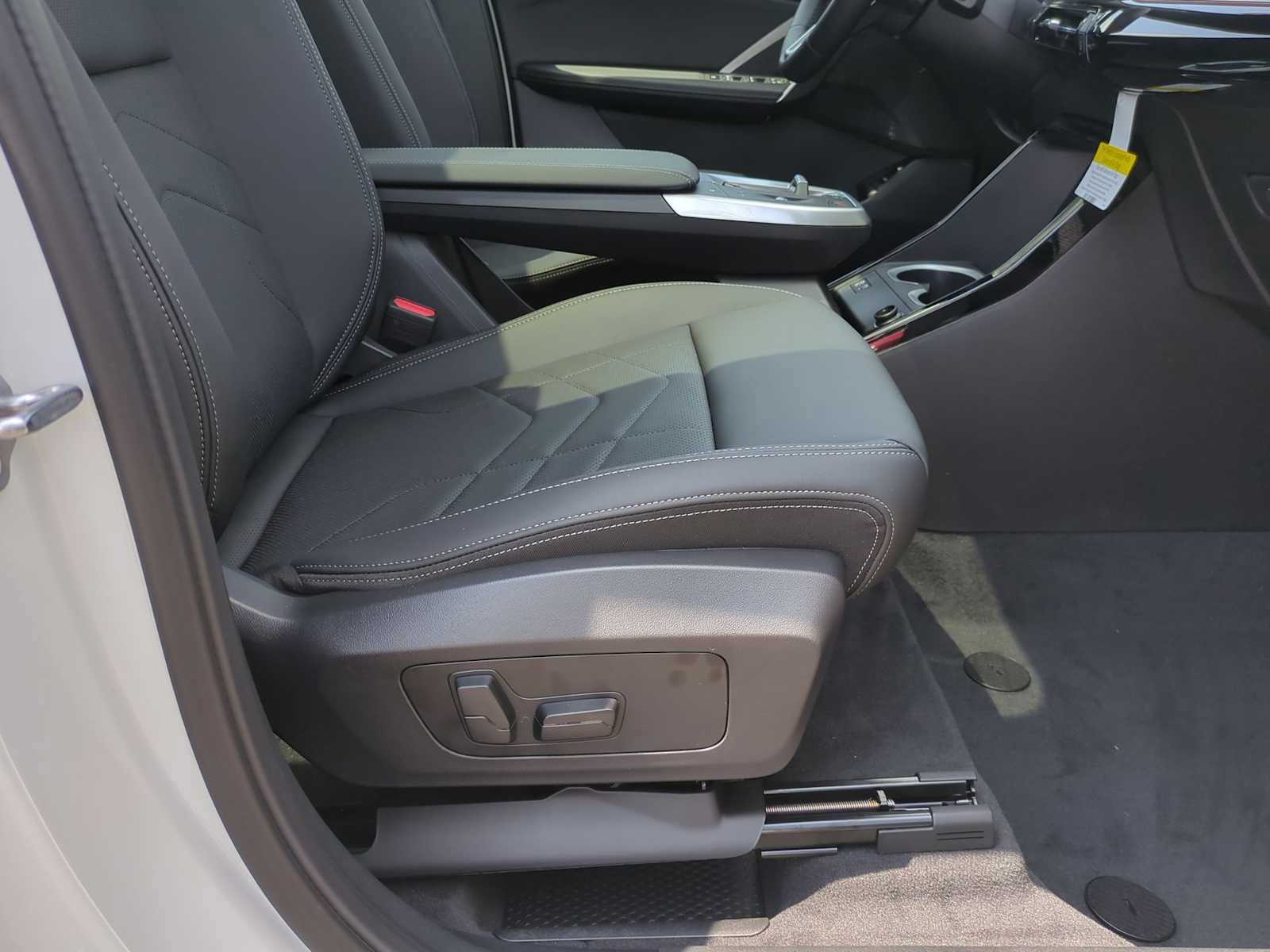 Used 2025 BMW X1 xDrive28i w/ Technology Package image 23