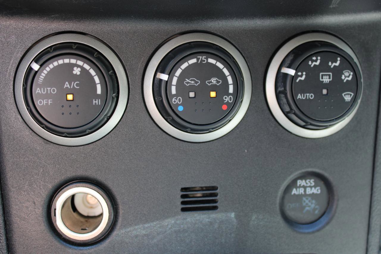 Used 2013 Nissan Rogue SL FWD image 29