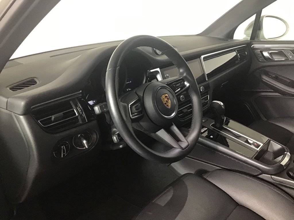Certified 2023 Porsche Macan S AWD/4WD image 4
