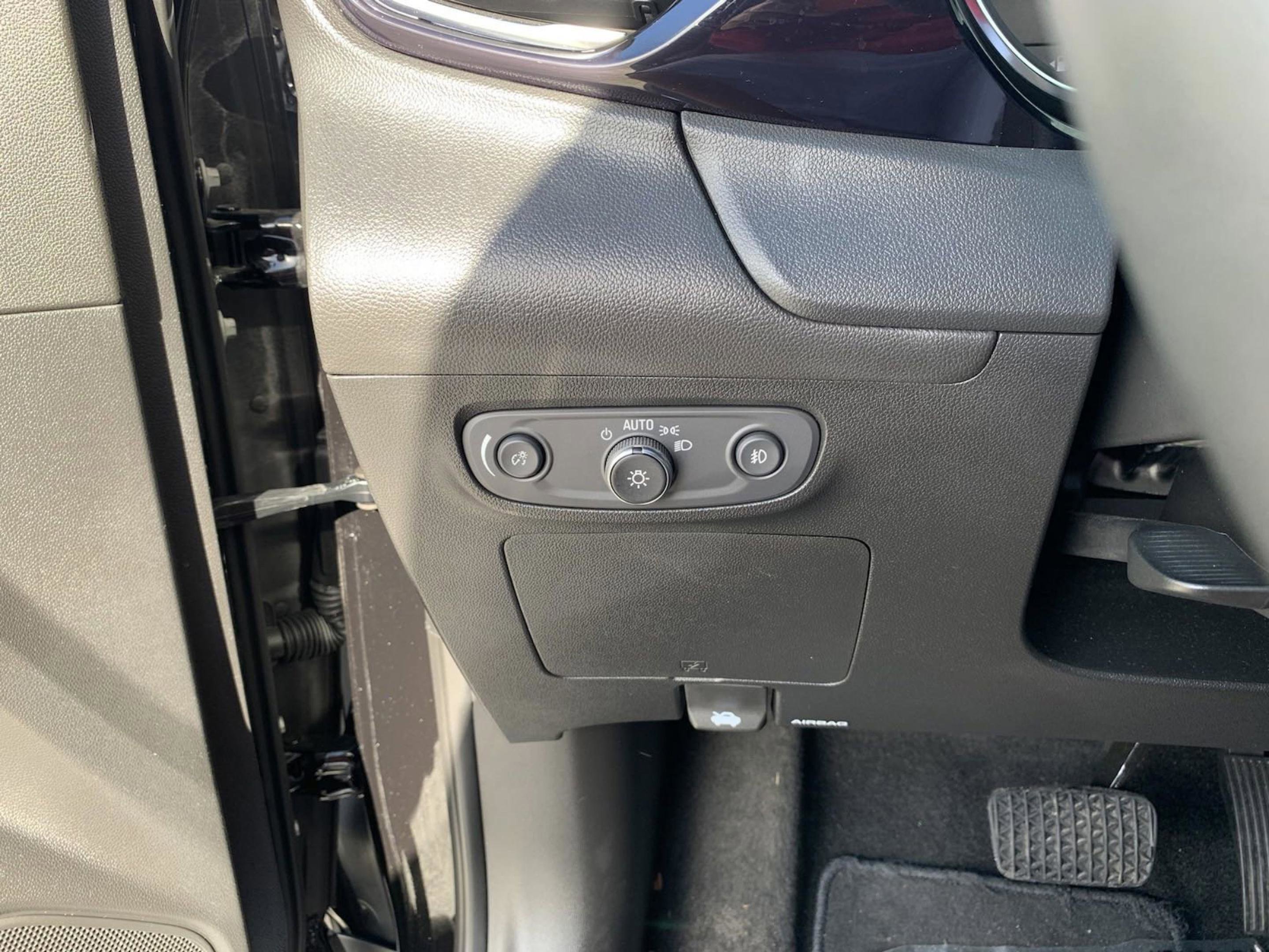 Used 2021 Buick Encore GX Select image 29