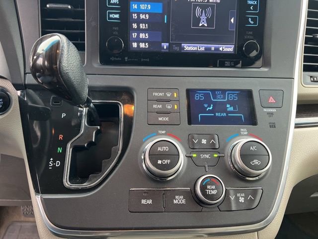 Used 2016 Toyota Sienna XLE image 21