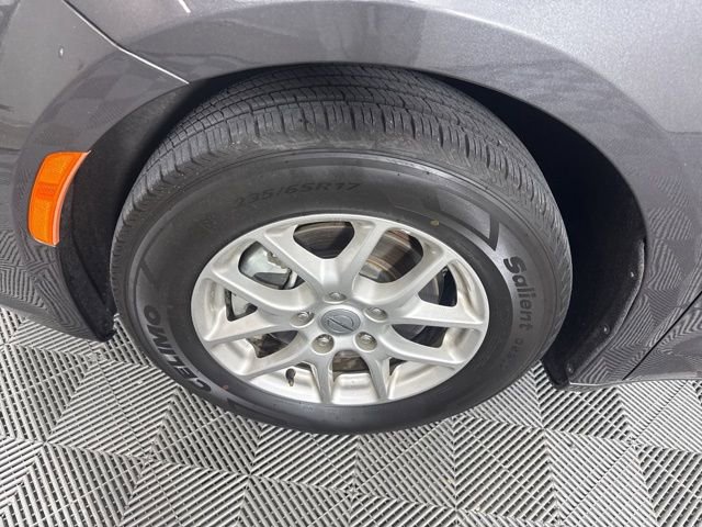 Used 2023 Chrysler Pacifica Touring-L image 10