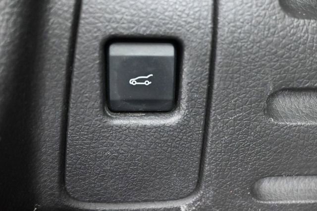 Used 2013 Lincoln MKX FWD image 29