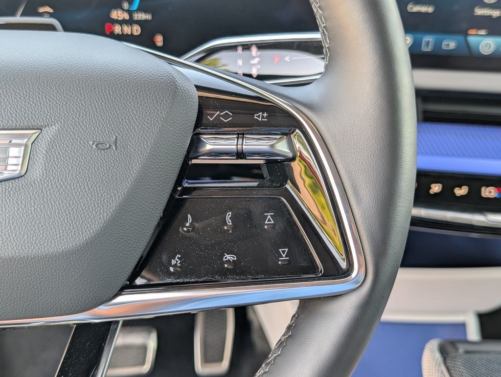Certified 2025 Cadillac Optiq Luxury 2 AWD/4WD image 24