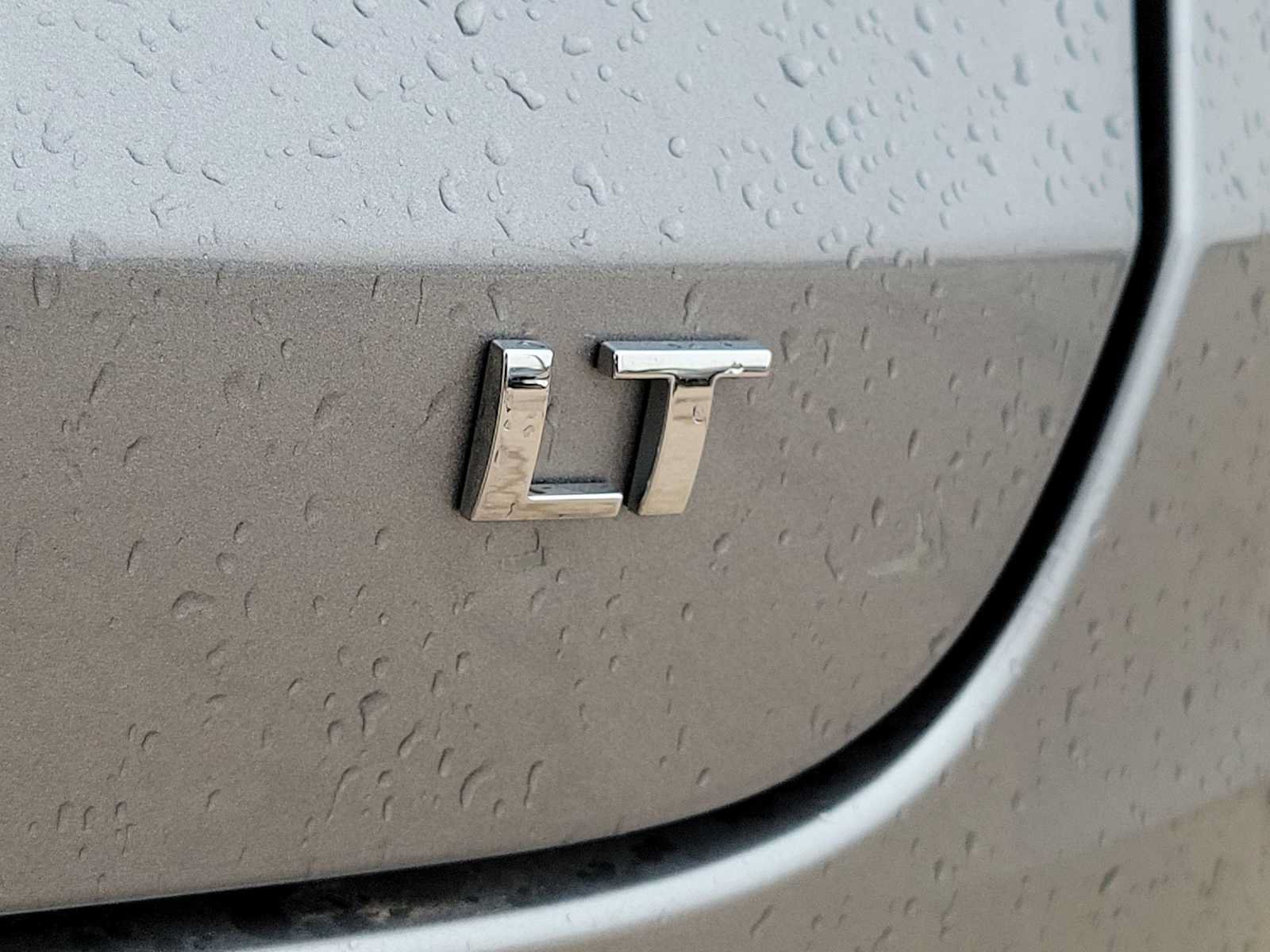 Used 2025 Chevrolet Trax LT FWD image 11