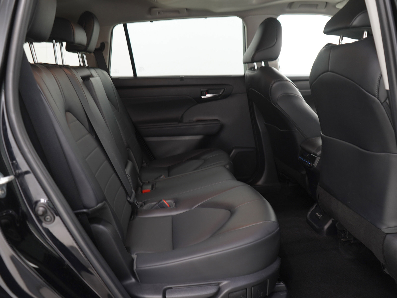 Used 2022 Toyota Highlander XLE image 17